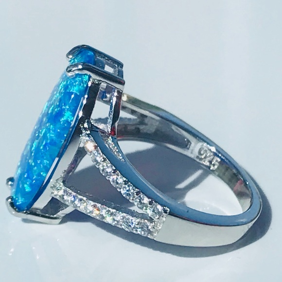 Size 6: Oval Blue Opal Sterling Silver Ring - Picture 4 of 6